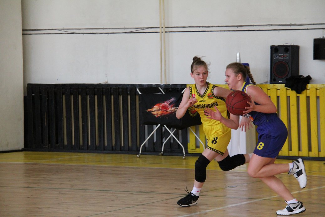 Read more about the article Dievčatá zasvietia v novučičkých dresov