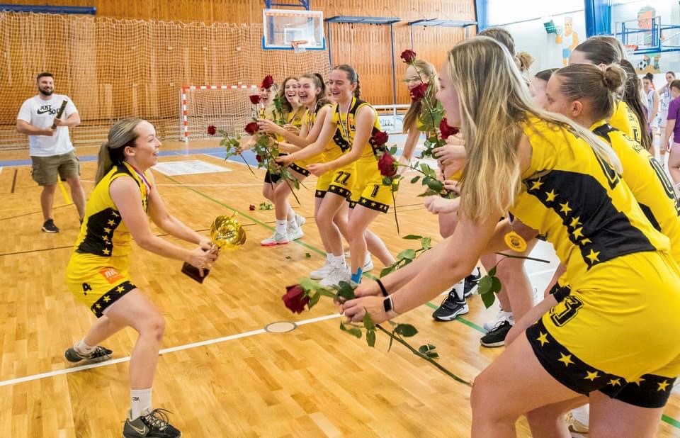 Read more about the article JUNIORKY U19: Návrat na zlatú vlnu, už poltuctovú!