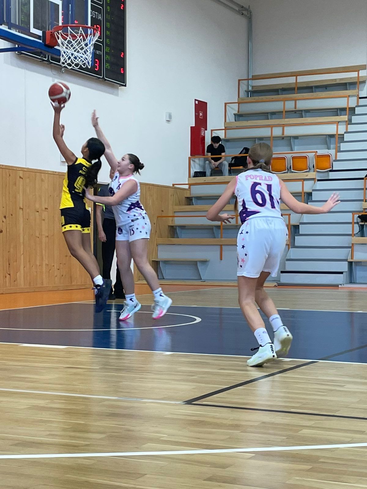 Read more about the article MLADŠIE ŽIAČKY U13: Dozvuky z Poľska sa pozitívne prejavili na hre našich dievčat