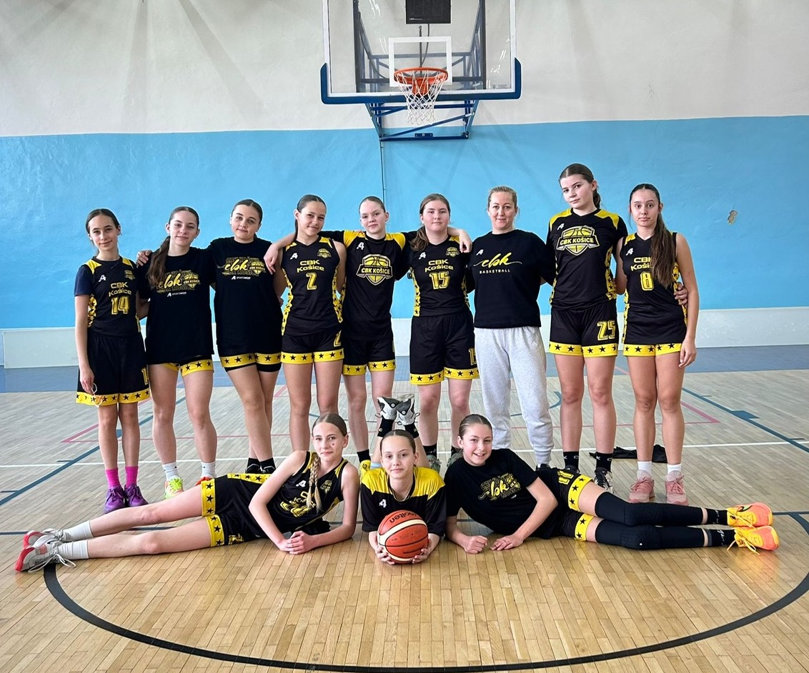 You are currently viewing MLADŠIE ŽIAČKY U13: Iba polovicu prvého zápasu hrali s driblingom